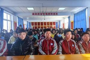 河北滦州坨子头中学召开学生及家长期中考试总结分析会