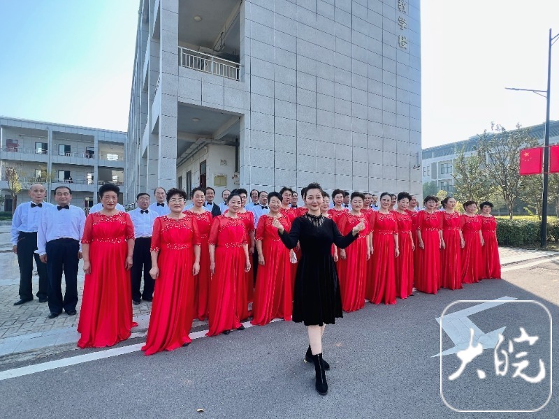 老年大学来了群“侠们”老师