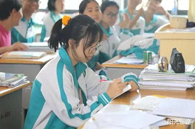 北京一重点中学开家长会探讨“分层教学”, 没开完就被举报了
