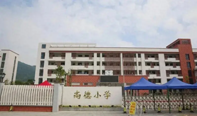 山东一小学多名学生被教师拍打脚踹, 学校回应: 涉事老师已停课!