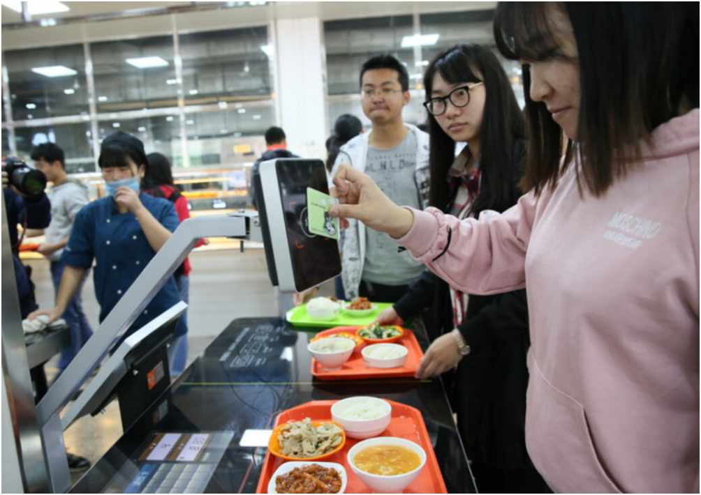 “学校越好, 花钱越少”, 名校生晒出学校物价, 高学历就是很值钱