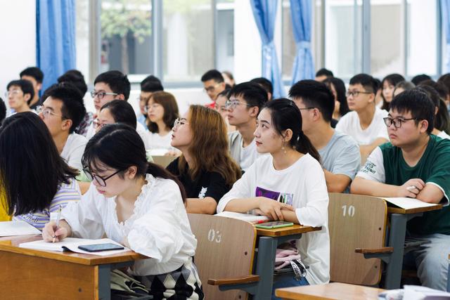 专业怎么选: 大学几个看似光鲜亮丽专业可能用处不大, 毕业即失业