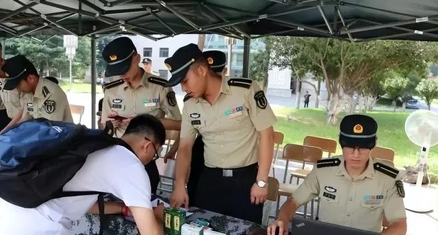 考军校和考警校的差别, 毕业后才深有体会, 后悔没听过来人的劝告