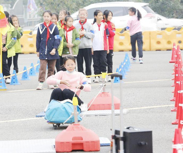 合川小学生沉浸式学习交通、消防等安全知识和技能