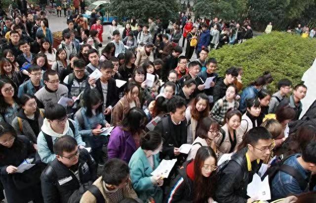 或超200万人参加国考, 广东岗位最热, 专家: 广东待遇好