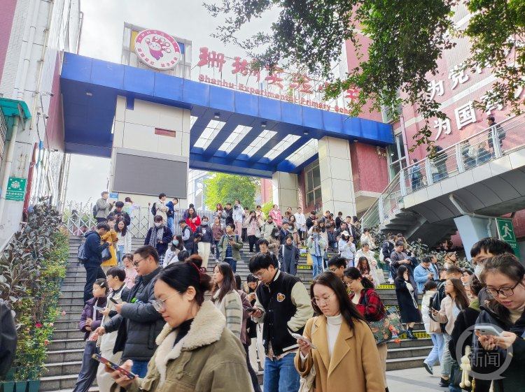 国考现场直击: 重庆最热岗位近千人报名 生态文明、经济高质量发展等热点入考题