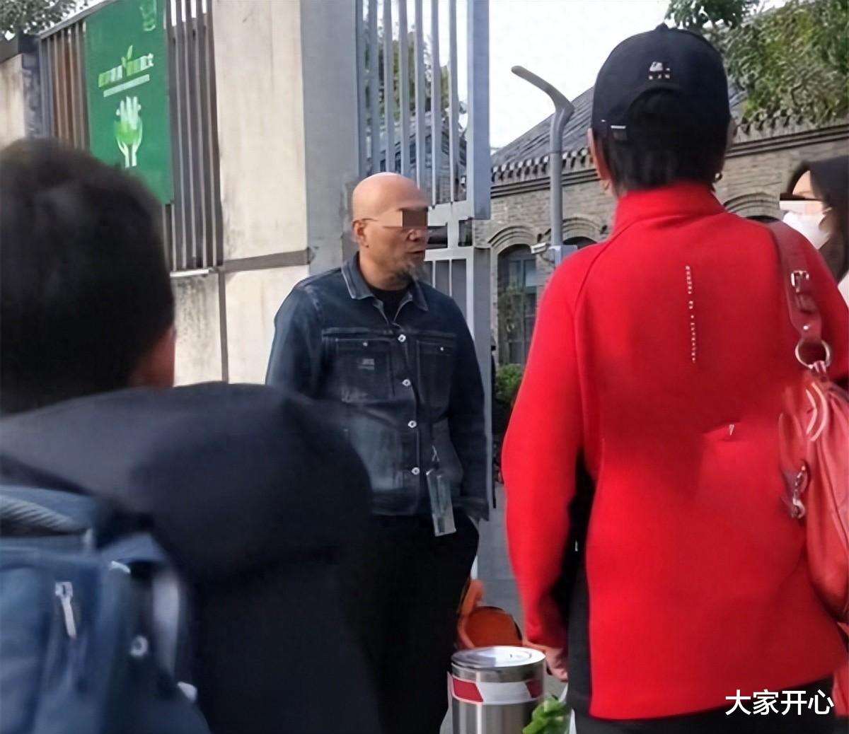 家长前脚刚去教育局投诉学校不合理规定, 后脚就被学校找上门?