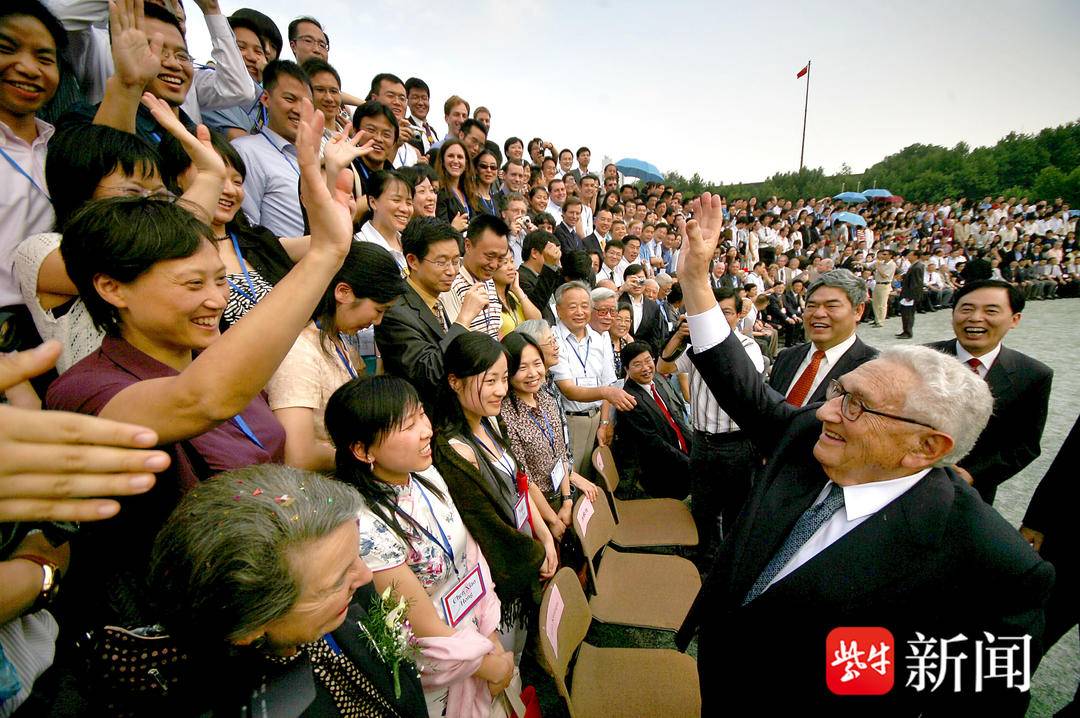 南大师生回忆与基辛格的两次交集: 演讲风趣幽默, 聊起文学与戏剧同样是“一把好手”