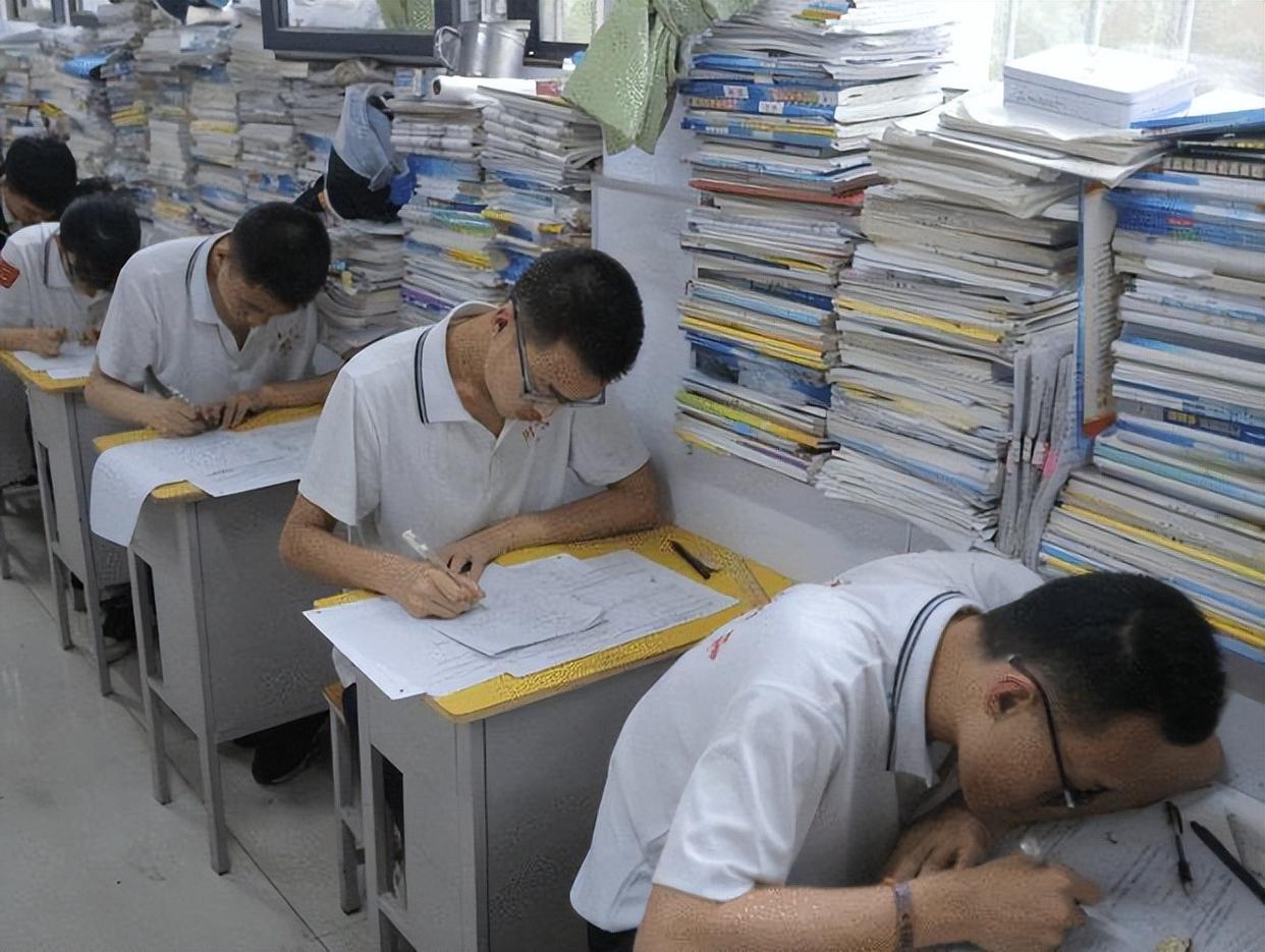 教育部传出消息, 这几类学生不能参加高考, 学习成绩再好也没用