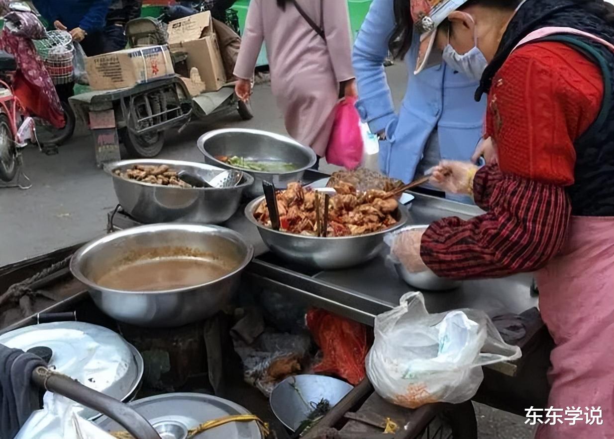 又回原阶层, 卖熟食大姐女儿大学毕业生就业难, 与妈妈一起做生意