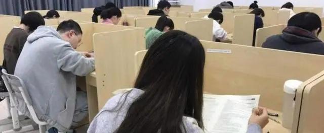 “把套戴上好吗? ”考研自习室一句提醒, 让女大学生引火上身