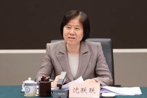 她是教师出身, 36岁杭州市委副书记, 42岁升省组织部长, 今年66岁