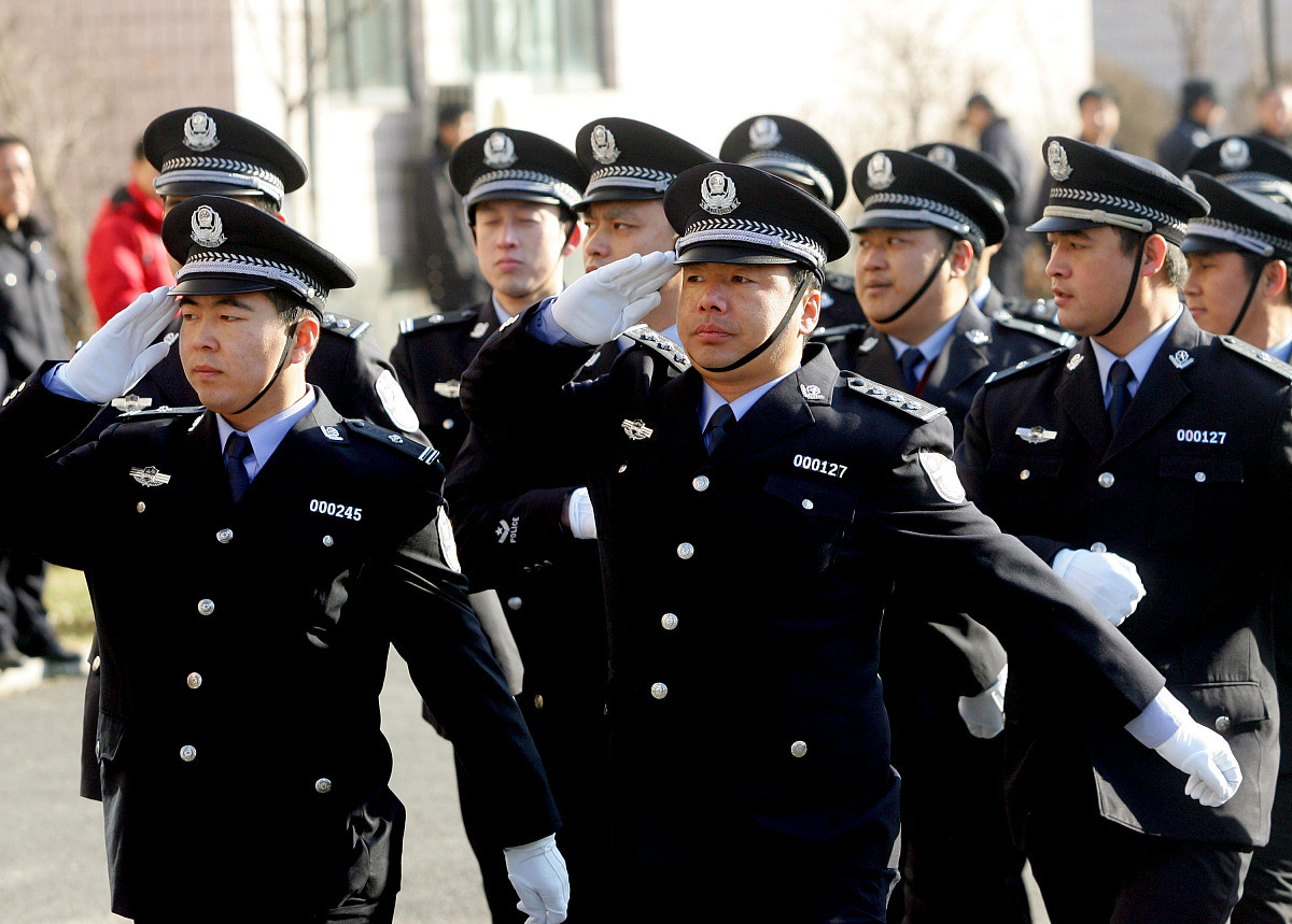 想考警校的学生好消息! 政审范围放宽, 老一辈是否不再承担?