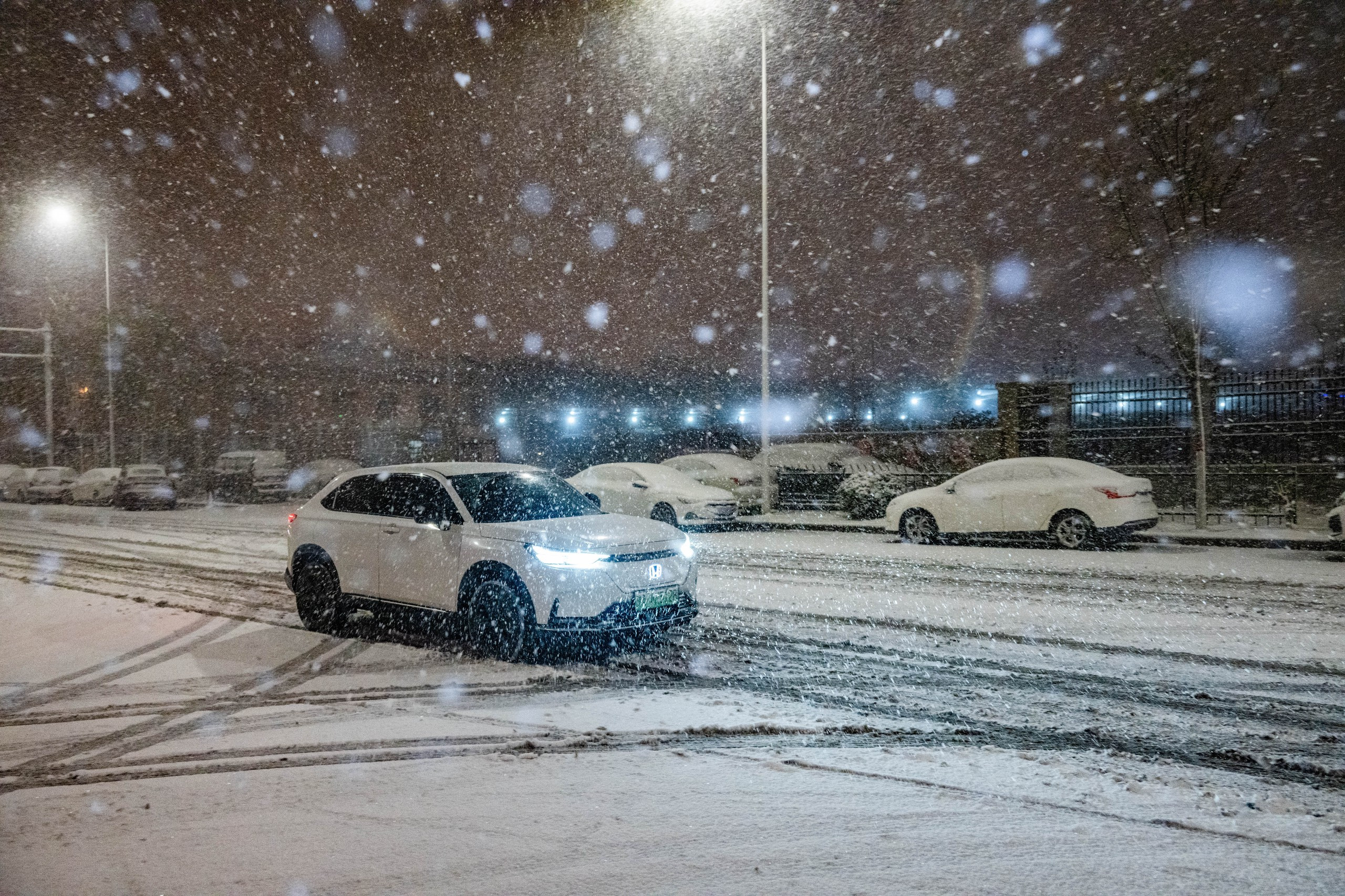 受降雪等极端恶劣天气影响，郑州中小幼临时停课