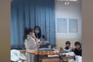 北京一男教师: 向班主任借课, 带学生们打雪仗, 孩子们反应很真实