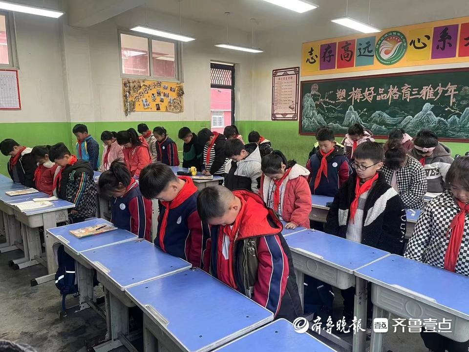 峄城区峨山镇中心小学开展国家公祭日教育活动