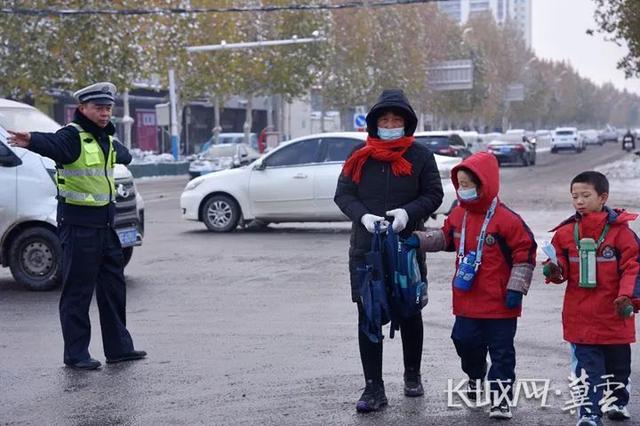 雪雪雪! 河北多地中小学因天气原因暂停线下教学