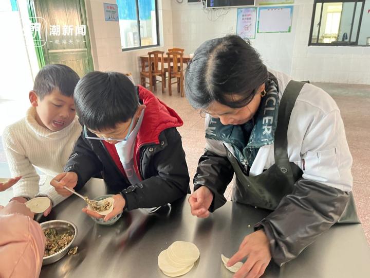 自己包自己煮, 孩子们吃饺子传温情