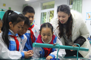 重庆巴南: 做好科学教育“加法”点亮青少年创新梦想