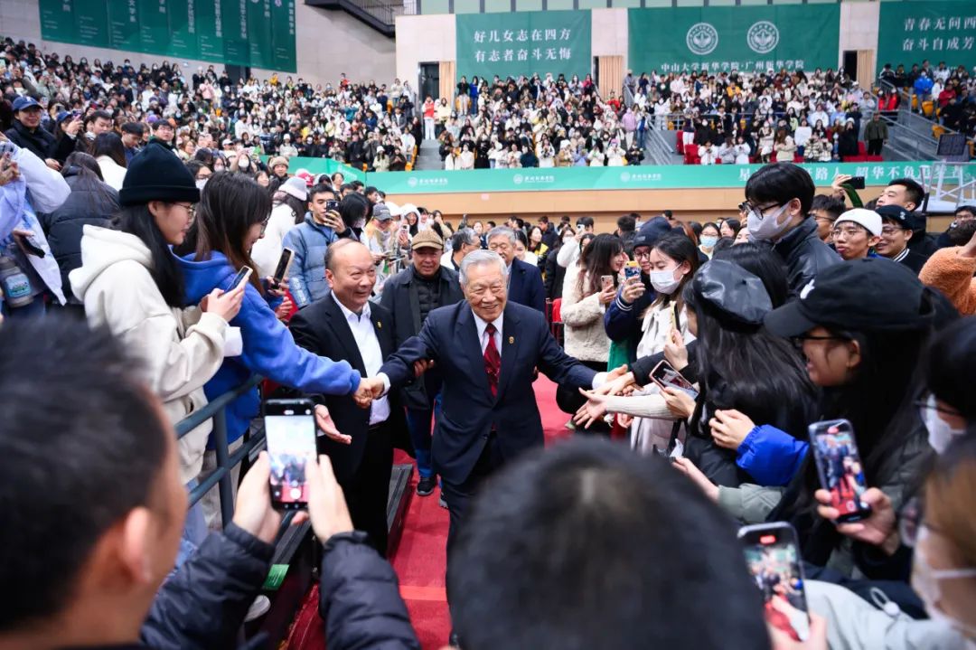 大型学术追星现场, “华人神探”李昌钰来广州新华学院啦