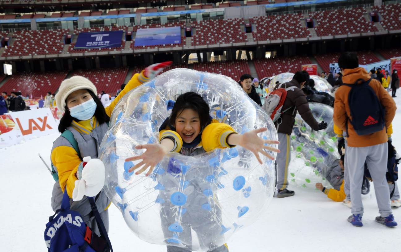 中学生冰雪嘉年华中迎新年