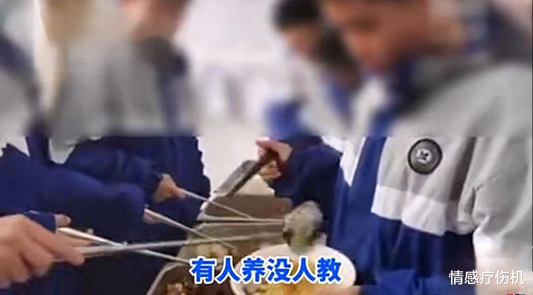 有人养没人教? 昆明一中学老师“口吐芬芳”, 训斥打饭学生