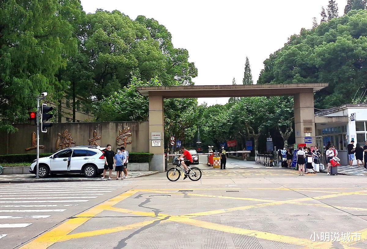 上海大学和深圳大学, 谁的实力更胜一筹?