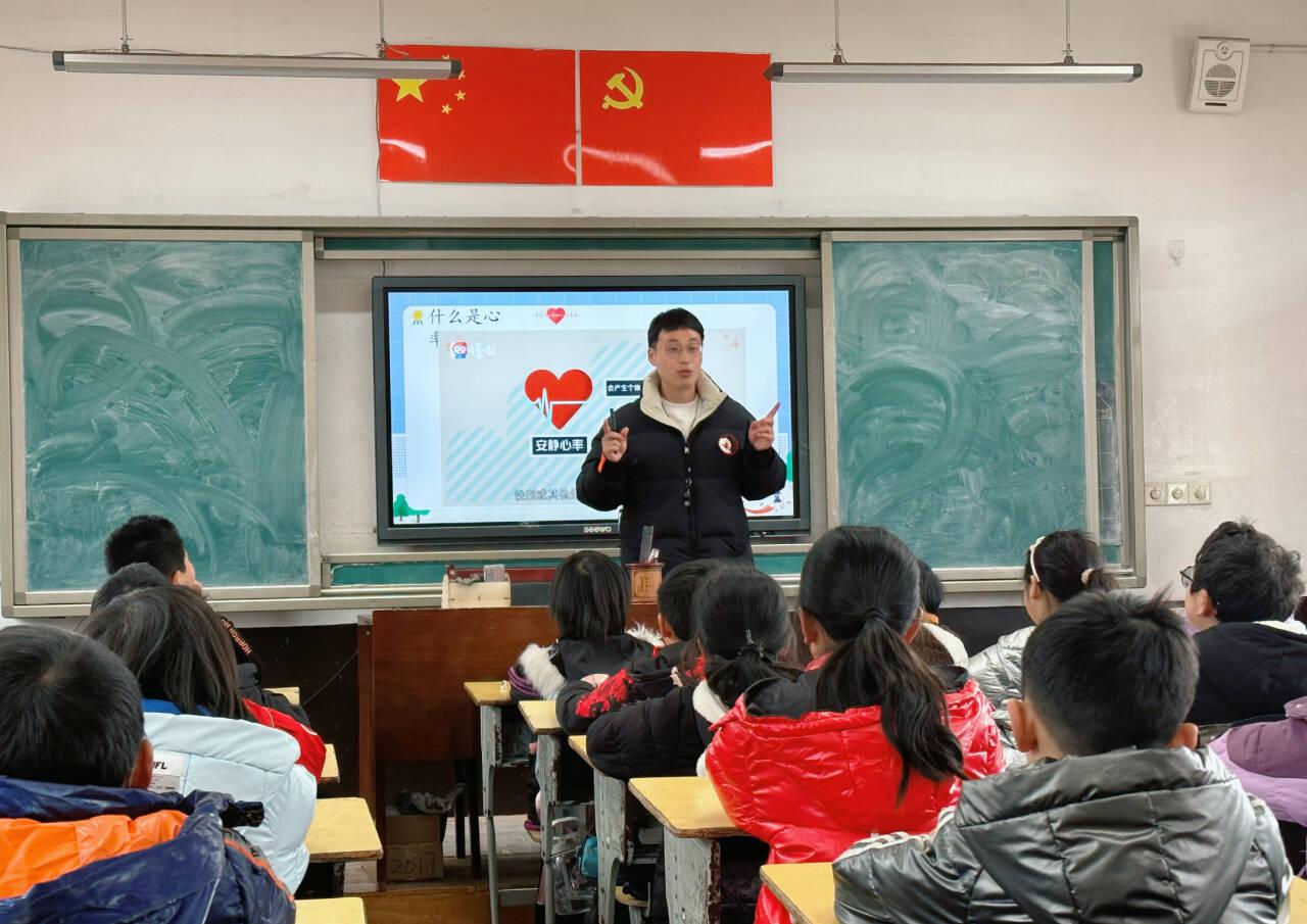 仰天湖小学网络联校送教下乡, 三节新课改课程让孩子们意犹未尽