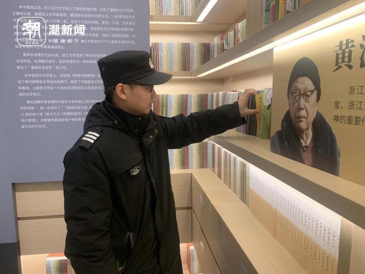 “95后”建筑系本科生为何在浙江文学馆做安保? 他说: 乐在其中