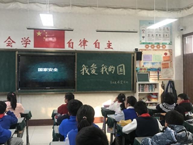 红领巾在行动, 育秀小学开展家长进课堂活动