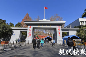 南京多所高校官宣对外开放, 高中生从甘肃来“梦中情校”参观