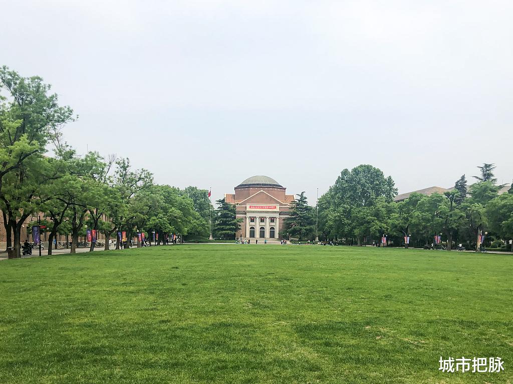 清华大学北京大学毕业生引争议: 生源质量高过学校教育水平?