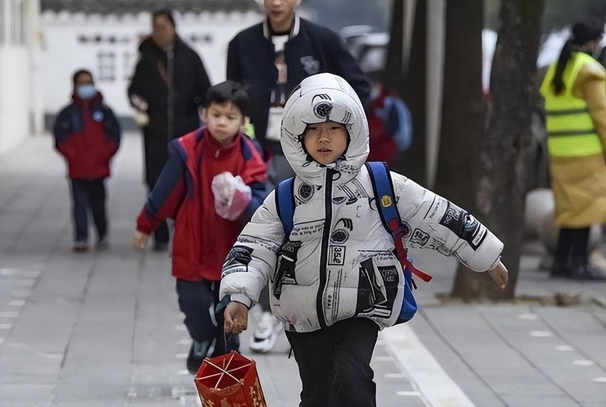 教育局下发通知, 中小学提前放寒假, 家长却表示难以接受