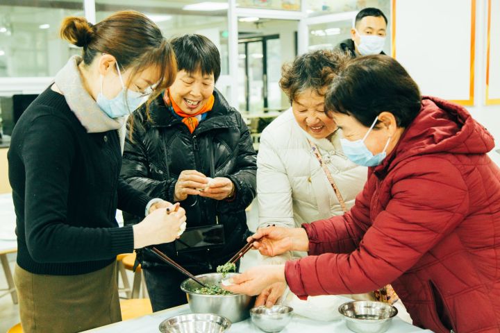 期末考前先做顿暖心饭 学正中学这个班最近年味满满