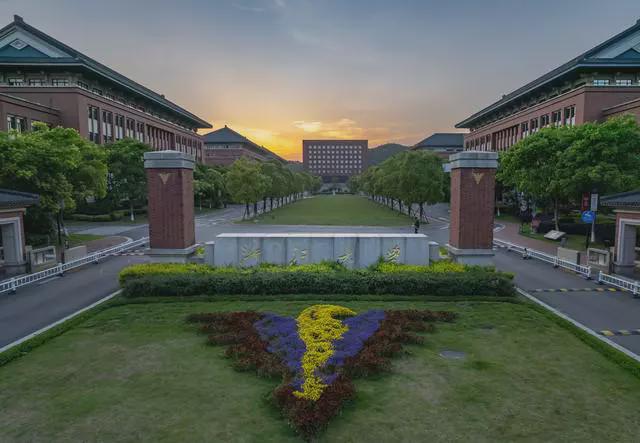 打开校门的勇气都没有, 还奢谈什么建设开放性大学!