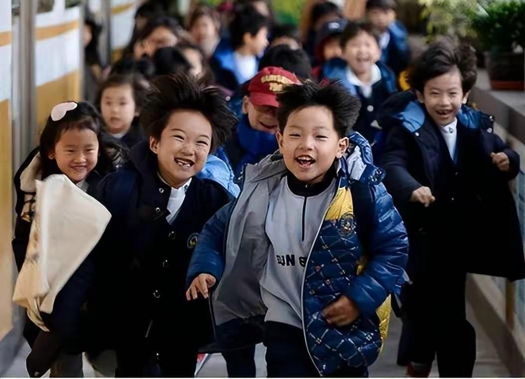 开学通知! 中小学春季开学时间确定了! 家长却高兴不起来!