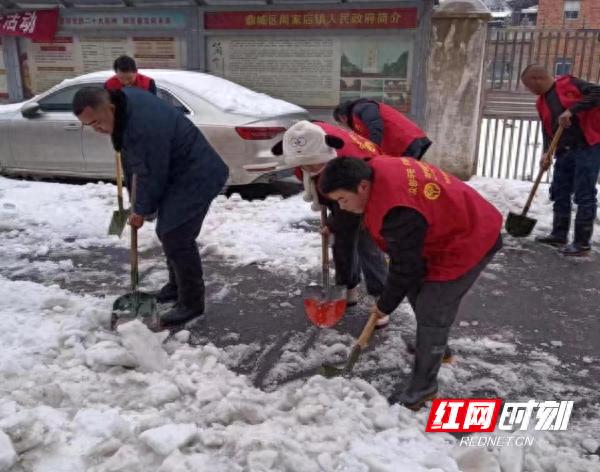 湖应学子争做铲雪除冰志愿先锋