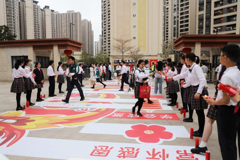 金龙闹春启新程, 志存高远谱新篇! 广东实验中学荔湾初中部开学啦