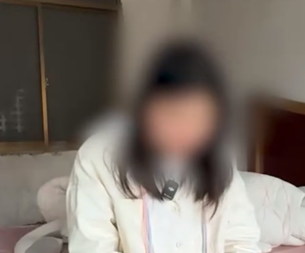 女
生被父母退学: 打工卖包子, 在社会各界帮助下已复学上课