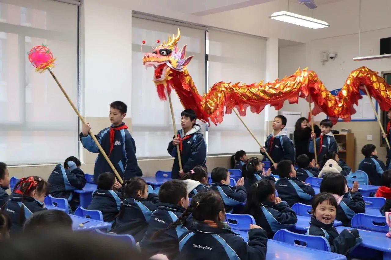 一起报到! 长沙中小学开学第一天, “祥龙”舞进了教室