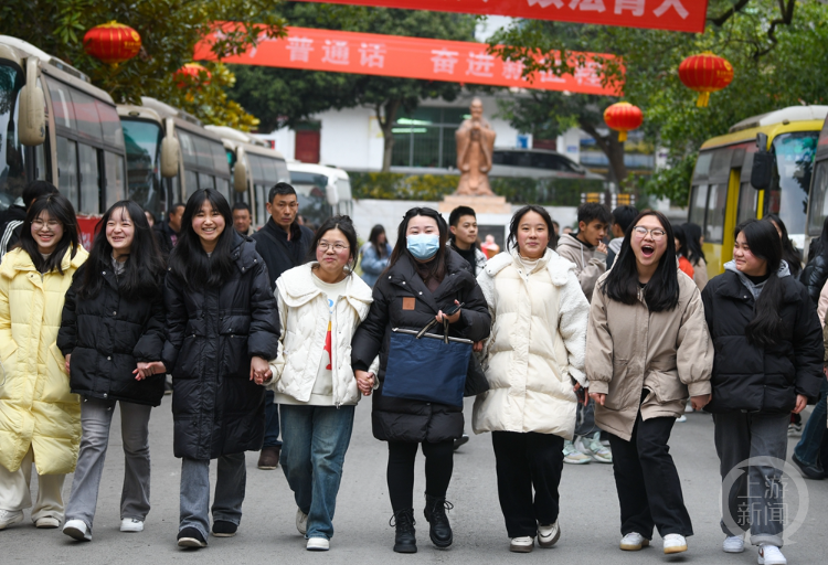 重庆酉阳: 2059名少数民族学子自信迎春考