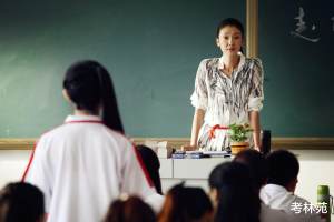 武汉一小学4年换了10个数学老师, 家长怒了: 集体罢课!