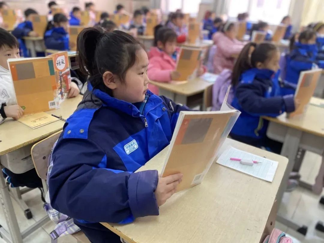 常规管理精细化 习惯养成在日常! 曹妃甸第四小学举办课堂常规展示暨队列队形评比活动