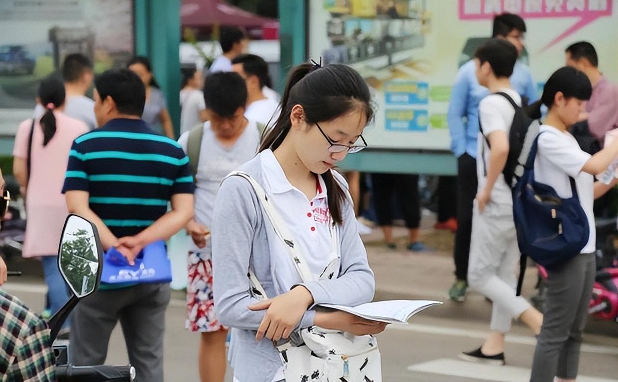 多省教育厅陆续通知, 高三学生迎来一个坏消息, 家长: 无法上学了