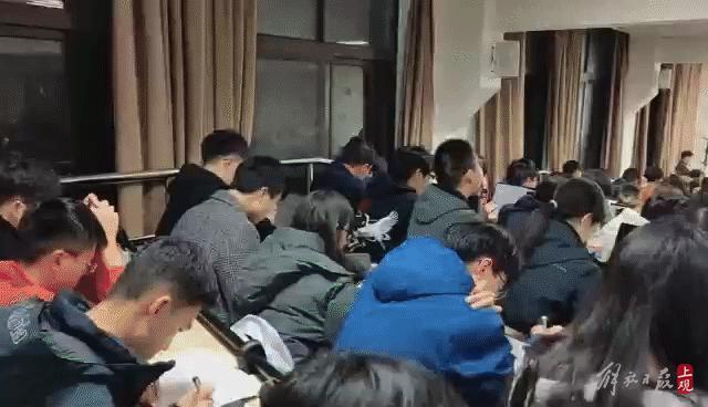 有人提前占座, 有人3年旁听, 宋词课为何在复旦如此“火”|新学期网红课