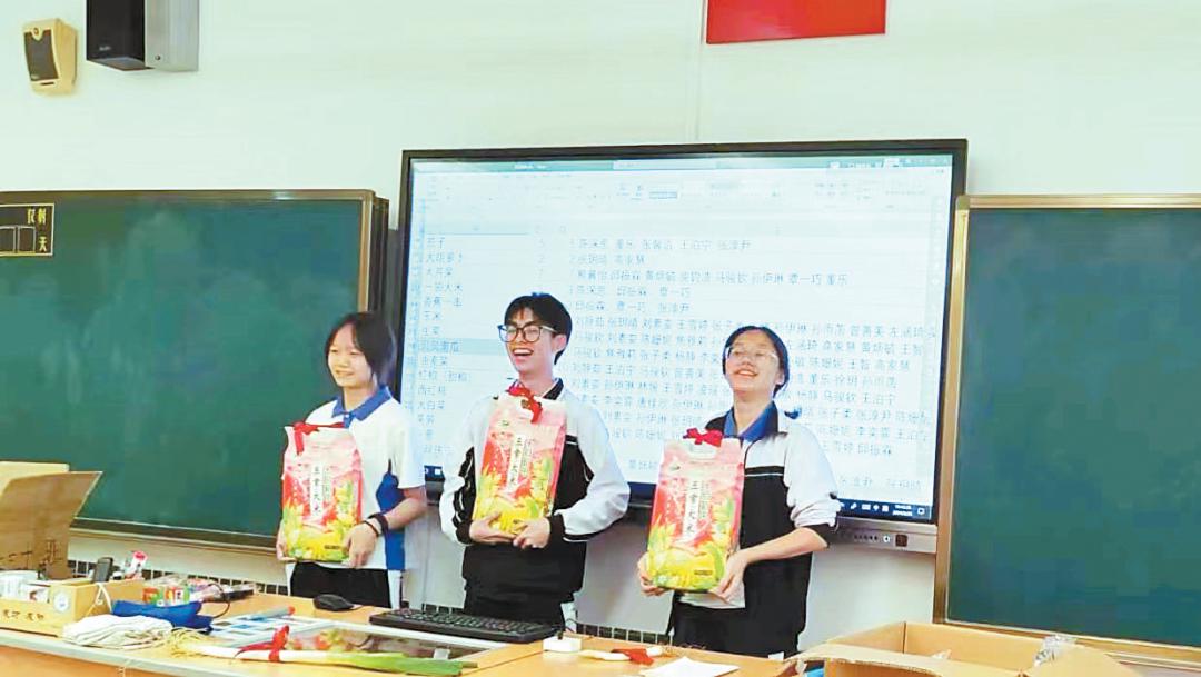 南瓜、丝瓜、玉米、大白菜......宝安中学(集团)高中部个性奖学刷屏啦!