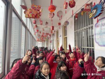 “花”式作业登场——东昌府区育红小学举行寒假作业展评活动