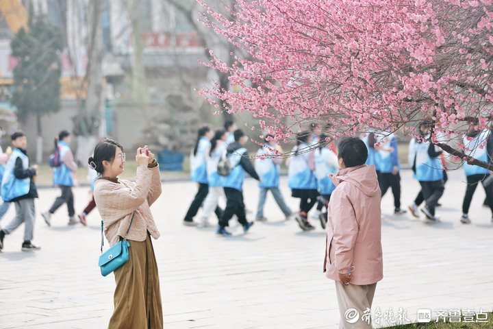 “这一早, 把四年的话都说完了! ”千人周六预约来山大校园参观