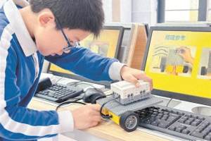 人工智能教育从青少年抓起 深圳61所学校成首批人工智能教育实验校