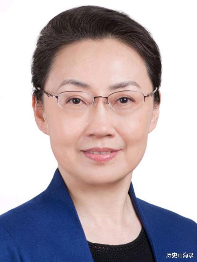 李克强夫人程虹, 坚守教育获评优秀老师